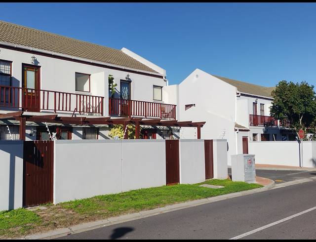 2 BEDROOM TOWNHOUSE FOR SALE IN PARKLANDS